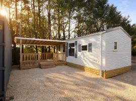 Mobile Home Pro - 4 personnes et parking, hotel i Pélissanne
