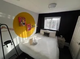 8 person 4 bedroom 4en-suite Free Parking