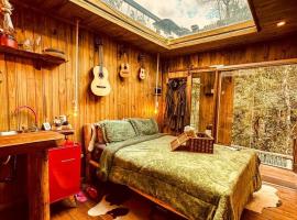 Cabana da Árvore e Cabana Retrô - ForestPlace, Hotel in Monte Verde