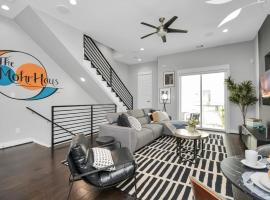 Mohr Haus - Walk to NRG Stadium - Medical Center - Sleeps 8, viešbutis Hiustone
