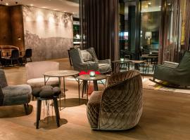 Motel One Freiburg, hotel com estacionamento em Friburgo em Brisg&oacute;via