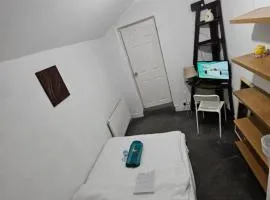 Budget Double Room in Dartford Central