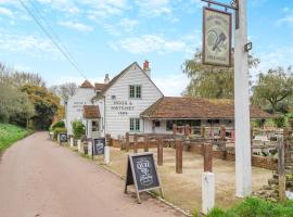 Hook & Hatchet - Uk48201, Hotel in Thurnham