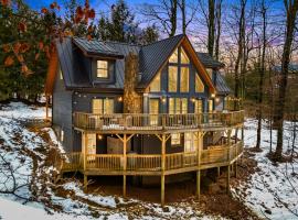 Lobo Lodge - Movie Theatre - Games - Stunning View, hotell i Mars Hill