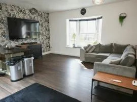 2 Bed Flat - Close to airport & station
