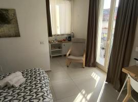Home Catania Dante Accommodations، فندق في كاتانيا