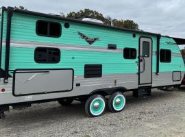 Pine Creek Cabins & Camping Resort, hotel com banheiras de hidromassagem em South Bloomingville