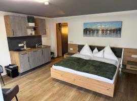 Haus am Heubach - Hotel garni، فندق في باد ستافلستين