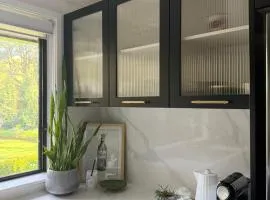 Adorable one bedroom studio with outdoor fire pit