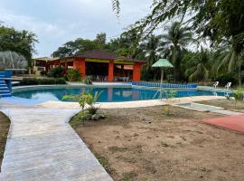 Hotel TAMARINDOS, хотел в El Coacoyul