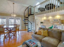 Resort Living on Lake of the Ozarks! Family Cabin, hotel a Osage Beach