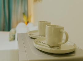 Bali-Inspired Studio Mins from Airport, hotel em Arima