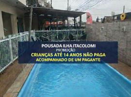 Pousada Ilha do Itacolomi Com Piscina 2km do Beto Carrero, hótel í Penha