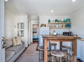 The Folly Feeling / 1 Block to Beach