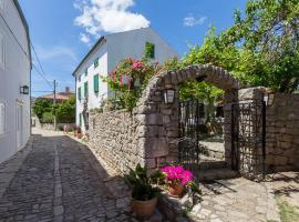 Rooms by the sea Osor - Losinj - 23106, отель в городе Осор