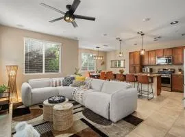 Wine Country Garden View Farmhouse with Fire Pit