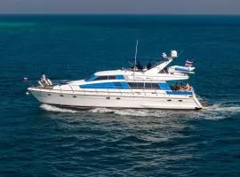 24-hour island hopping cruise on a yacht