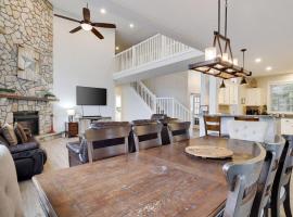 The Nest at Pinecrest by AvantStay Spacious Deck Game Room Fire Pit, hotel a Pocono Pines