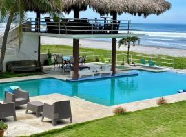 House in Costa del Sol with beach access 5 bedrooms, Hotel in Marcelino
