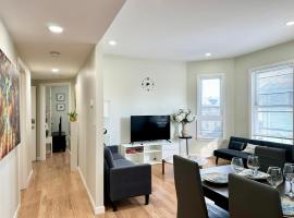 51B Newly Renovated 3BR 2 Parking Near Boston, Hotel in Everett