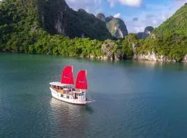 Private Sail Ha Long - Bai Tu Long