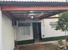 Monoambiente moderno con cochera y wifi en Azul