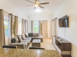 Between the Forest and the Reef, Hotel in Oak Ridge