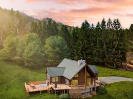 Secluded w Deck Views Hot Tub Ping Pong Hudson in the Berks by AvantStay, hotel en East Chatham