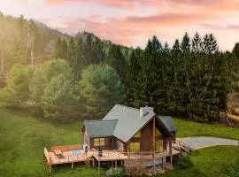 Secluded w Deck Views Hot Tub Ping Pong Hudson in the Berks by AvantStay