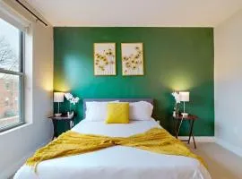 Stylish Home with Free Parking