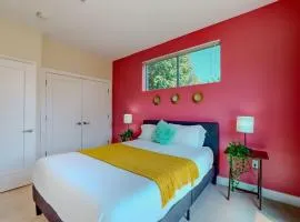 Cozy Modern Home Free Parking