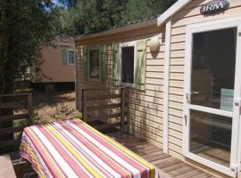 Mobil home 6 personnes avec terrasse à Vico - API-1-52-841 – hotel w mieście Vico