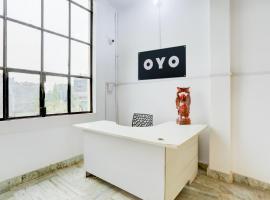 Hotel O Star Hotel, hotel di Naugaon Sādāt