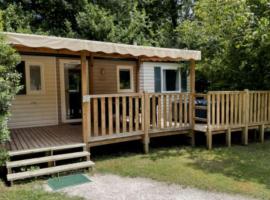 Mobil-home familial 8 pers avec terrasse - API-1-52-900, hotel i Lamontjoie