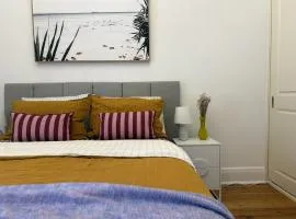 Glenelg Beachside Bungalow - just steps from the sea!