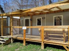 Mobil home 6 pers avec terrasse à Challes-les-Eaux - API-1-52-1286, hotell i Challes-les-Eaux