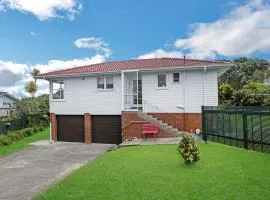 Arthur's House at Auckland skytower view 6 queen beds and 1 double bed in 7 rooms ,2 bathroom full kitchen, free wifi, free parking