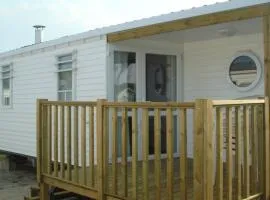 Mobil home confortable avec terrasse pour 4 personnes, proche plage - API-1-52-1485
