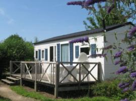 Mobil home avec terrasse pour 5 personnes à Baudreix - API-1-52-1524, Hotel in Baudreix
