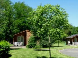 Chalet confortable pour 6 avec terrasse et équipements modernes - API-1-52-1540, Hotel in Baudreix