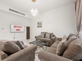 Free housekeeping visits during your stay - StayShort - Villa Stay with Waterpark Access Perfect for 6, Hotel in ‘Ūd al Bayḑāʼ