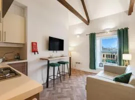 Island Leaf Apartment