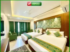 New GOLDEN Sea Beach Hotel Arya #A Palace - Near Sea Beach Shree Jagarnath Temple, With Lift,Without Parking, Free Wi-Fi Facilities With BREAKFAST And Luxuary Rooms And Fully Air Conditioned, BEST Hotel In Puri