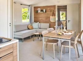 Mobil-Home 6 Pers, Terrasse - API-1-52-1638, hotel a Savignac-les-Ormeaux