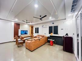 Hotel O Grand Crown, hotel en Malhour