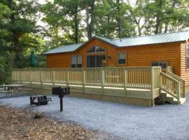 Lakeland RV Campground Cottage 15, holiday park in Edgerton