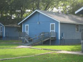 Virginia Landing Camping Resort Cabin 1, accessible hotel in Quinby