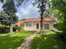 La Dinière - Calme - Jardin - 15mn du Futuroscope, hotel di Buxerolles