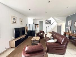 Orloucie - Gîte en ville, calme entre Abers et mer, Hotel in Lannilis