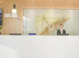 GreenTree Inn Express Taizhou Jiangyan Hardware City، فندق في Hudai